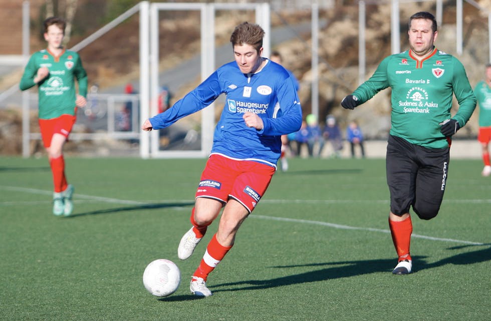 Petter Lønning måtte vente i 94 minutter før han fikk rom og tid bak Svein Arne Breivik og resten av TIL-forsvaret. Foto: Alf-Einar Kvalavåg