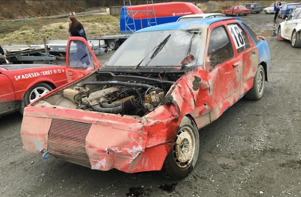 Klassisk bilde fra Vikedal. Hjem å skru.