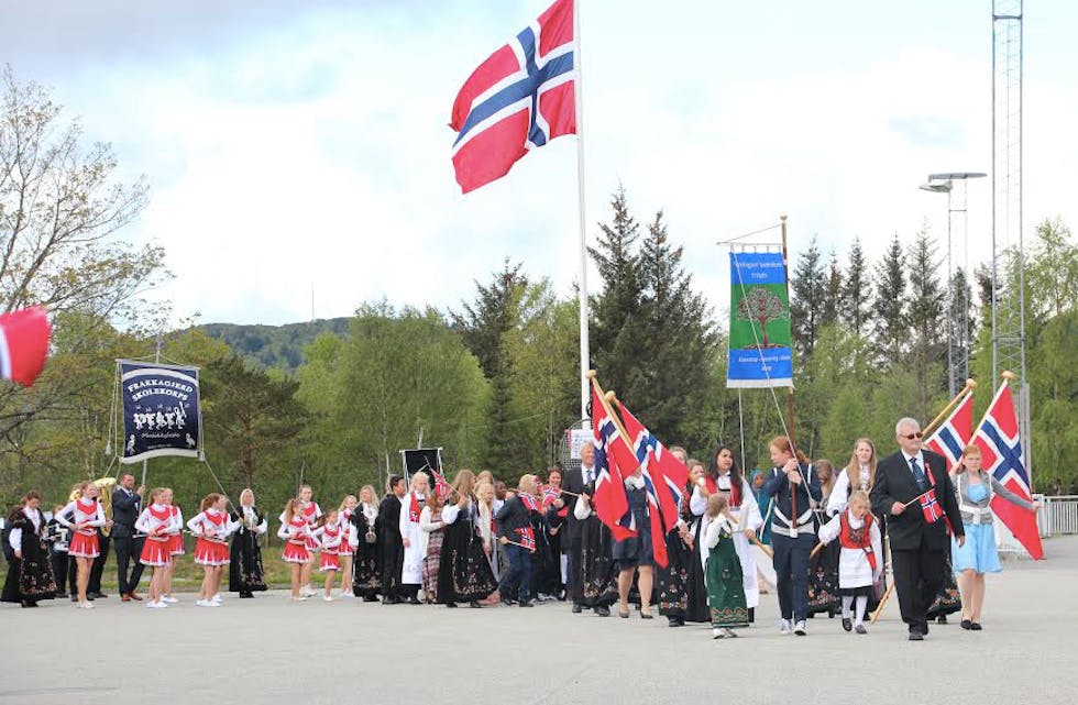 Mange hadde funnet veien til Frakkagjerd. Foto: Karine Søvik