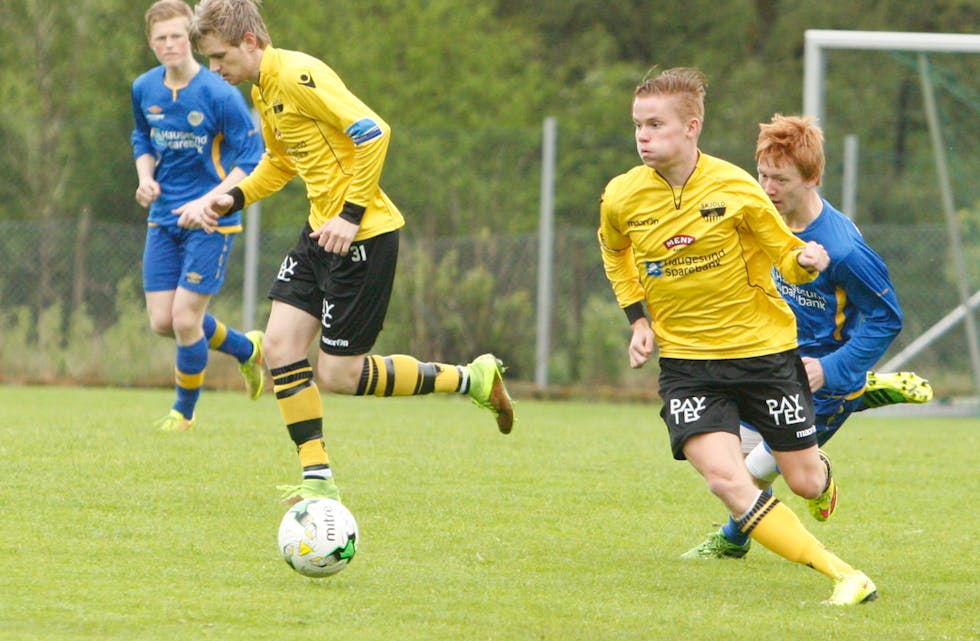 Berge Ohm spilte en hovedrolle i kveld, mens Haakon Kvia ble en statist. Skjold vant 4-0 over erkerivalen. Foto: Alf-Einar Kvalavåg
