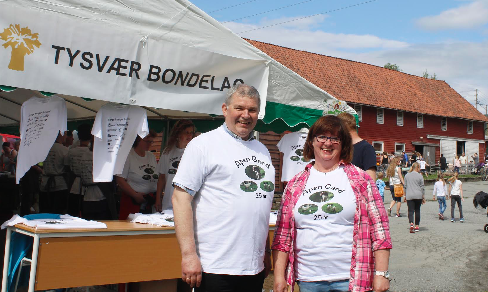 Ola Andreas Byrkjedal og Inger Johanne Bligaard, leder for henholdsvis Rogaland Bondelag og Tysvær Bondelag, rett før åpning av Åpen Gård 2016.