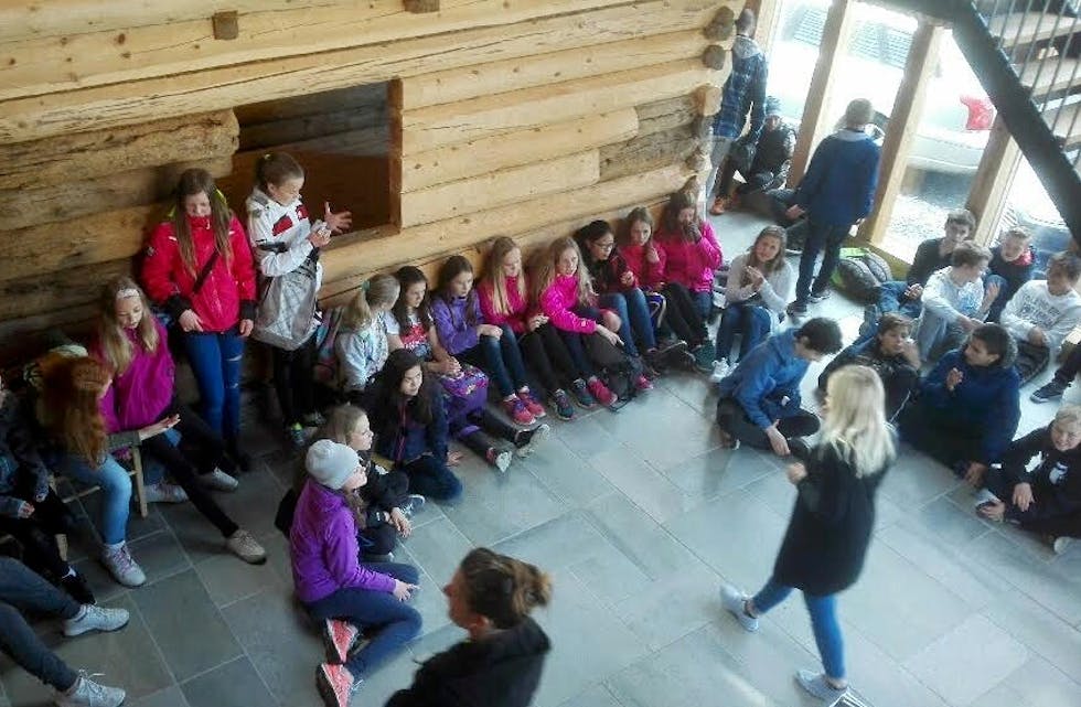Siste veka i mai vart elevar frå Grinde, Førre, Nedstrand og Straumen med på turen til Tollboden. Foto: Haugalandmuseene