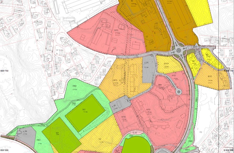 Frakkagjerd med ny kunstgrasbane og sykkelvegar langs Frakkagjerdvegen.