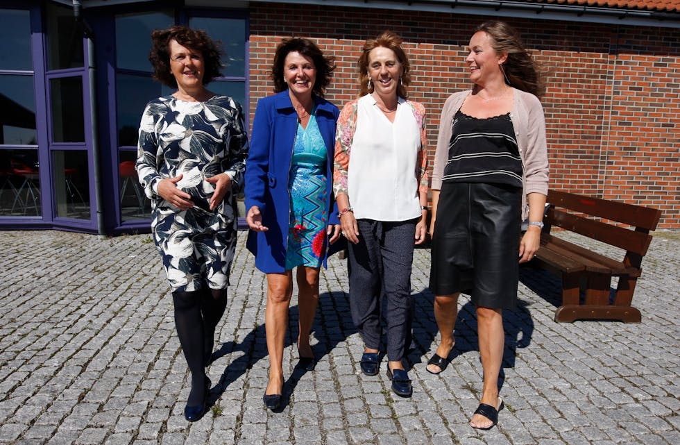 Masse humor og glede over å vere i gong igjen, då skulefolk møttest i Tysværtunet. Her er det skulesjef Eli Krokedal, rektor Tone Hatteland, dr. Sara Budd og inspektør Solfrid Thuestad som er i vinden etter ein spennande kursdag.
Foto: Alf-Einar Kvalavåg