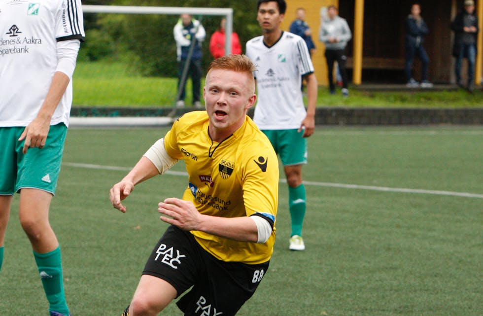 – Jaaaaa. vegard Steinsland har satt inn 1-0 og Skjold er på vei mot seier over Kopervik. Foto: Alf-Einar Kvalavåg