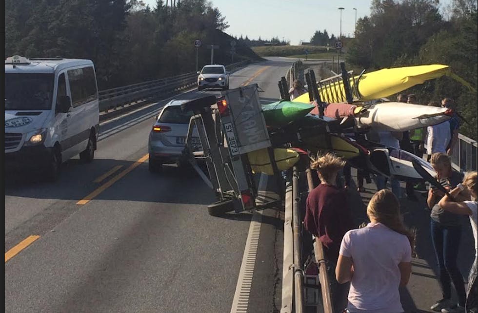 Det blåste godt på Mjåsundbroen i ettermiddag. Det fikk deltakerne fra Strand erfare.