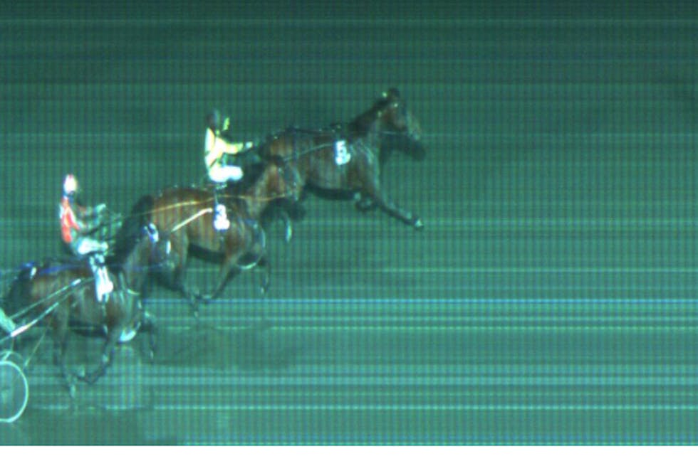 Johan kringeland Eriksen og Supernova T-Y. gikk til topps på Sørlandet travpark. Foto: Rikstoto.no