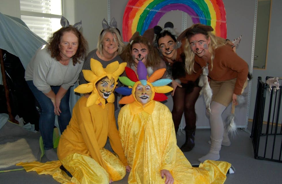 Denne gjengen ønsket velkommen til barnehageåpning i tysværvåg. Foto: Signe Fjeldheim Tindeland