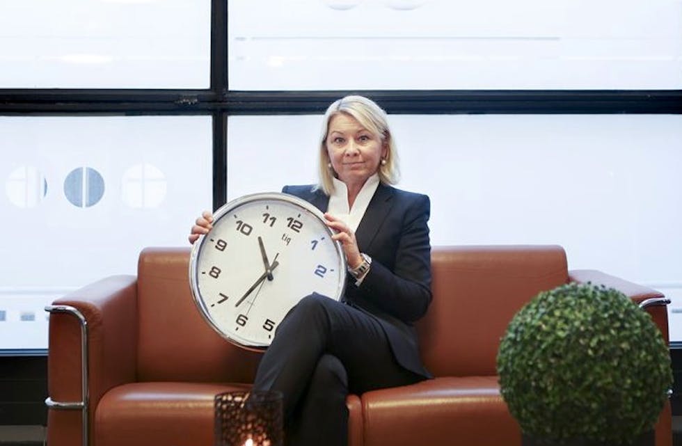 næringsminister Monica Mæland minner om at søndag 30. oktober 2016 stilles klokken tilbake én time tilbake, fra klokken 03.00 til 02.00. Foto: Håkon Jacobsen/NFD