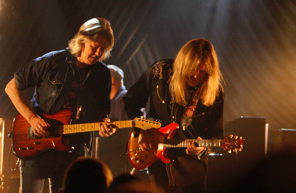Aslag Haugen og Lars Håvard Haugen i aksjon i Sysco Arena i kveld. Foto: Alf-Einar Kvalavåg