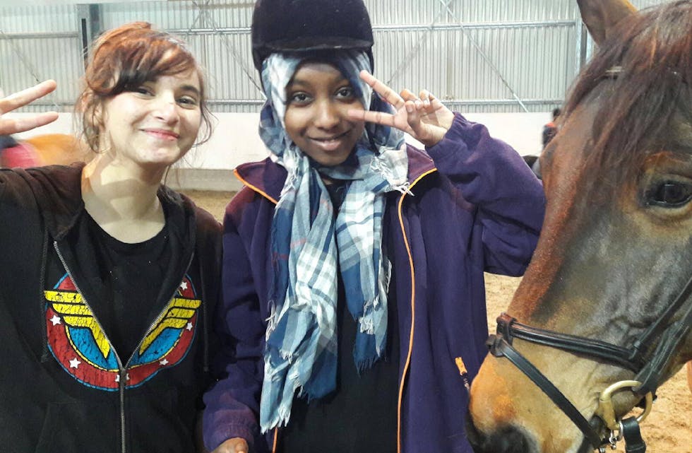 God stemning i stallen på lørdag. Foto: Privat