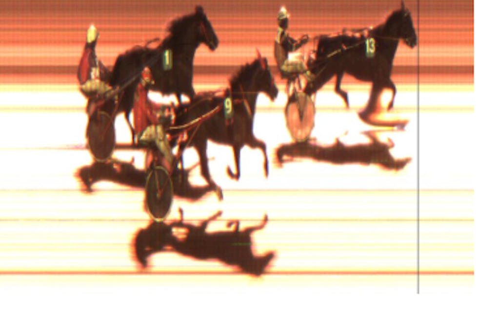 Linni M og Johan Kringeland Eriksen først over streken. Foto: Rikstoto.no