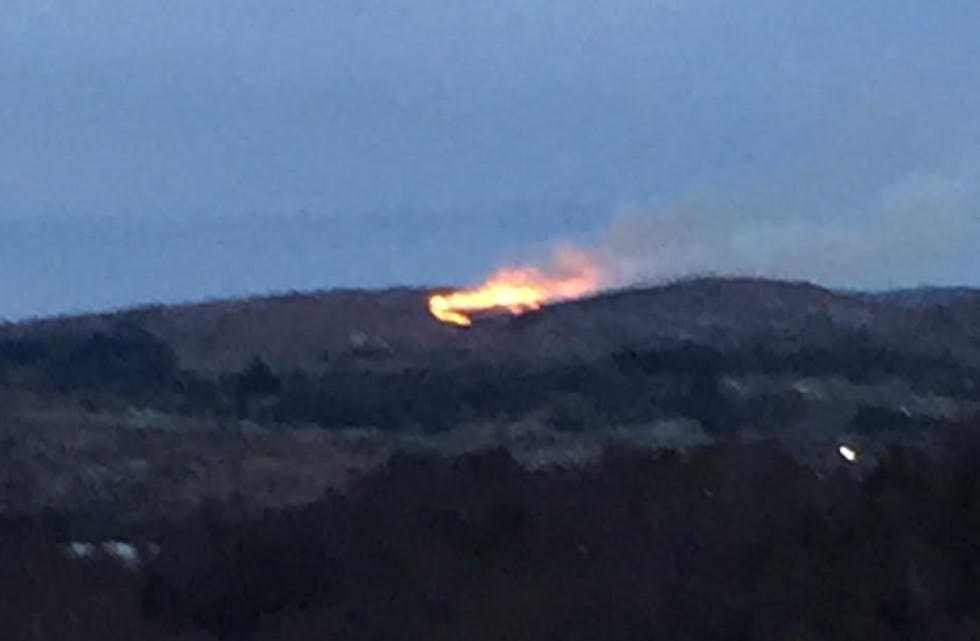 «Brannen» er nå godt synlig fra Aksdal. Foto: Irene S. Ørke