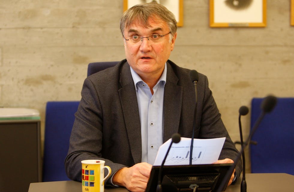 Rådmann Arvid S. Vallestad kunne presentere eit reknskap som har 94 millionar i pluss. Foto: Alf-Einar Kvalavåg
