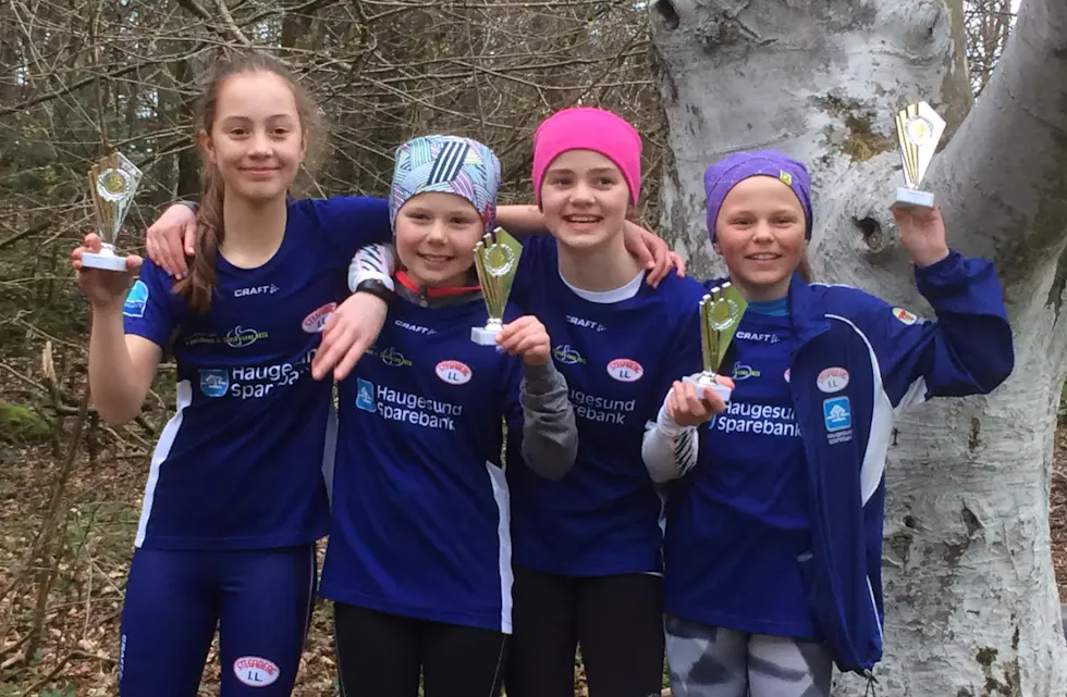 Vinnerlaget fra Stegaberg. Fra venstre: Hedda Opsøen, Johanne Lier, Tina Aarøy, og Adele Linnea Rokstad.