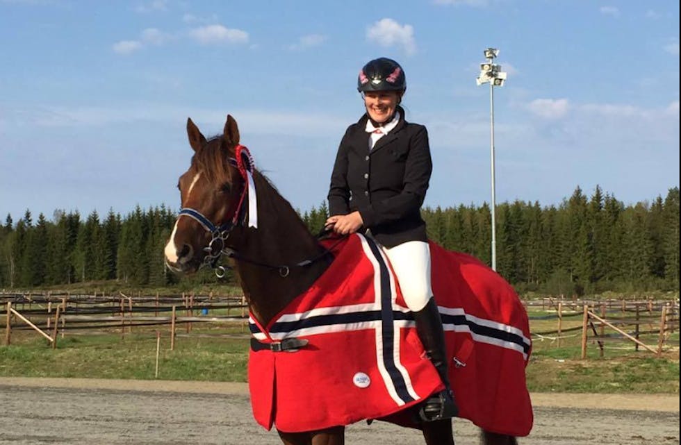 Ellen Suhr Ydstebø og hesten «Shah Habid» gikk til topps på Gardermoen. Foto: Privat