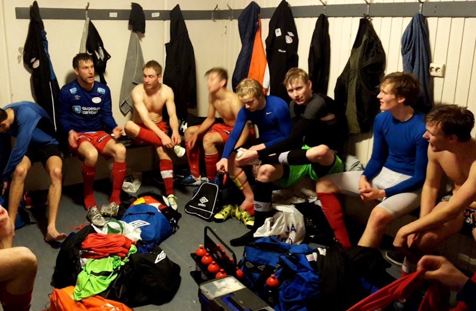 Det var god stemning i garderoben etter 2-1 seier ver Skudenes. Foto: Morten Salvesen