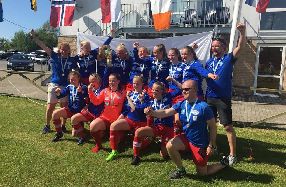 Stegaberg J15 tok en flott 3.plass i Nørrhalne cup i Danmark.