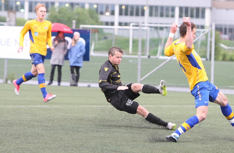 Sander Hettervik setter inn 4-0 og alt håp er ute for Djerv 1919. Foto: Alf-Einar Kvalavåg