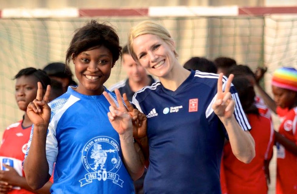 Gro Hammerseng Hedin (t.h.) har i alle år vært en flott representant for klubben Larvik og landslaget. Nå kommer hun til Skjoldastraumen. Foto: Larvik Håndballklubb
