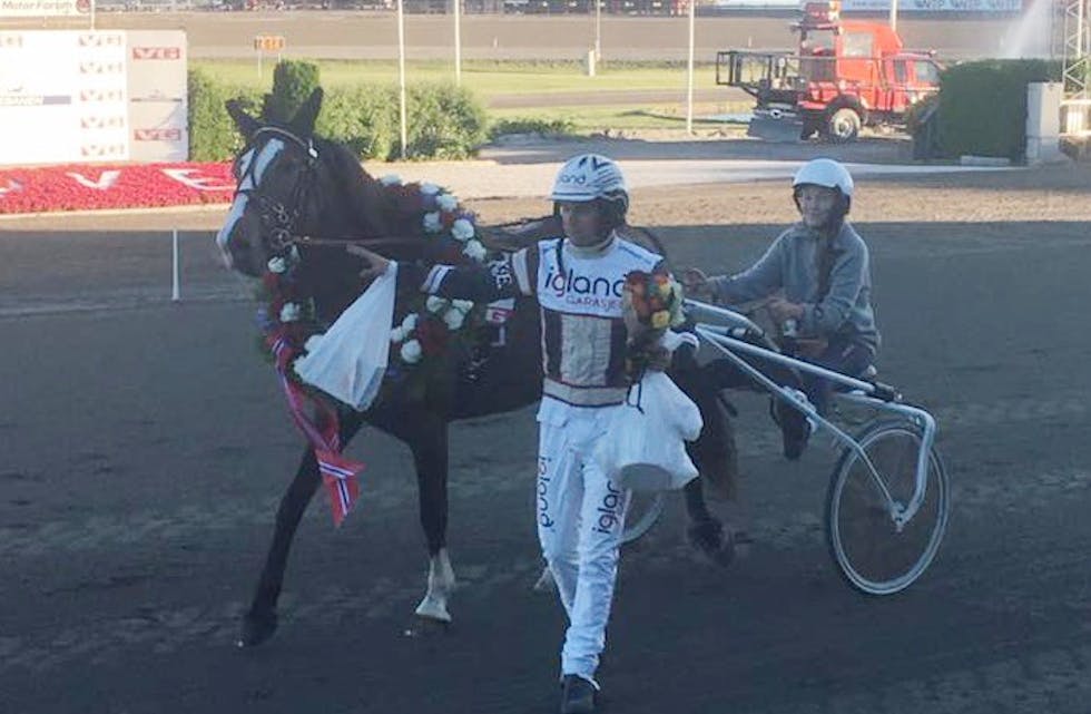 Årdals Blesa og Johan Kringeland Eriksen. Foto: Bjerke Travbane