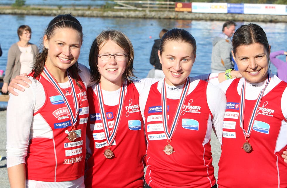 Christina Vedø, Elise Austvoll Erland, Gina Gedick og  Marianne Fjeldheim fikk bronse på hjemmebane. Foto: Alf-Einar Kvalavåg