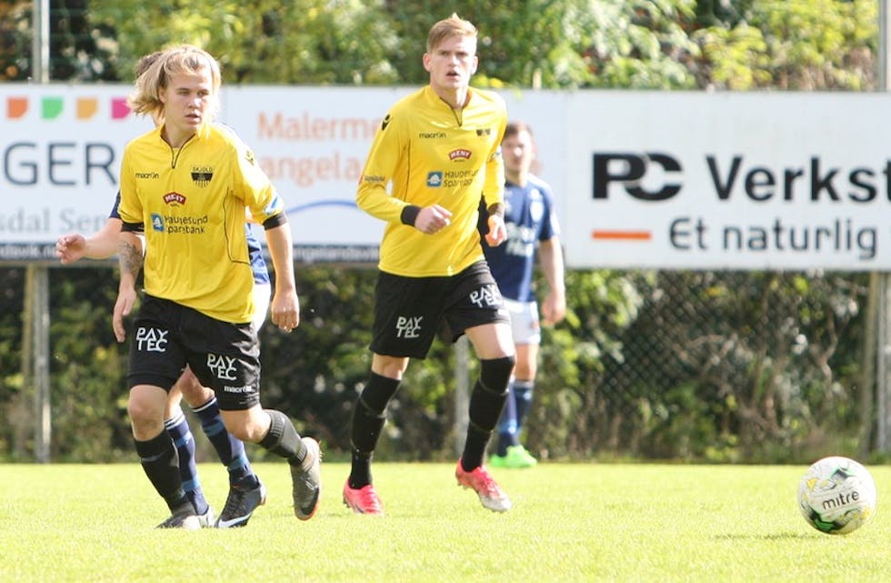 To av gårsdagens hovedpersoner. Tollak Emil Gismarvik scoret to mål, men Daniel Aarås fikk to gule og måtte ut etter 64 minutter. Arkivfoto: Alf-Einar Kvalavåg