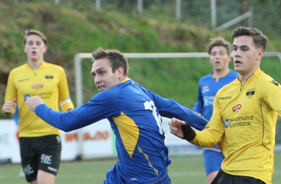 Are Søderslund scoret mot Halvor Hansen og Skjold, men det endte med poengdeling og 2-2 i Grinde. Foto: Alf-Einar Kvalavåg