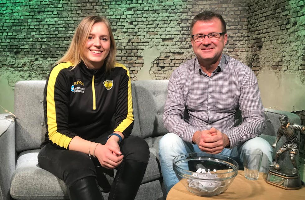 Henriette Goksøyr i Skjold og Odd Kåre Grøttland fra Haugesund Avis sto for trekningen. Foto: Terje Flateby - Haugesunds Avis