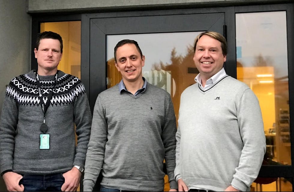 Fra venstre, Heine Varde Prosjektleder Husøy Dokk, Truls Opsøen prosjektleder Steinsvik, Ernst Olav Helgesen Teknisk sjef Sjø Bremnes Seashore.