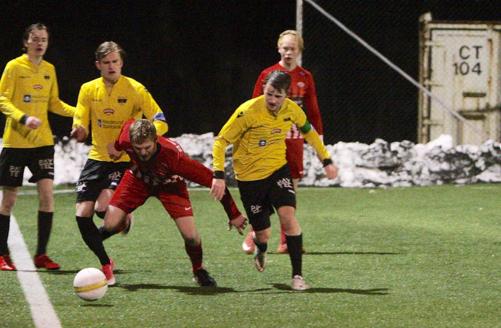 Tor André Eskevik, Daniel Aarås og Sander Hettervik hadde god kontroll på Einar Utvik og Østen André Jakobsen. Foto: Alf-Einar Kvalavåg