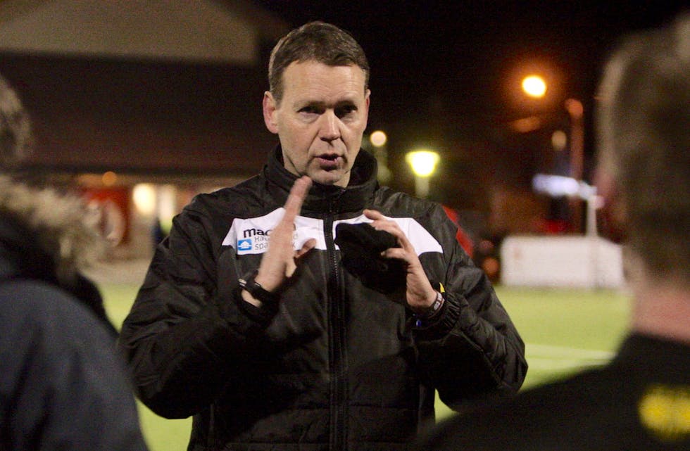 Skjold-trener Tor Martin Hegrenes lar juniorene hvile i kveldens kamp i Vats. Foto: Alf-Einar Kvalavåg
