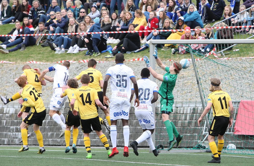 Vegard Skjerve stanger inn 3-0 like før pause. Foto: Alf-Einar Kvalavåg