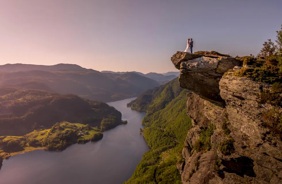 Brudeparet Liv Johanne Huglen og Rune Ørmen på Himakånp. Foto: Kristian Jørgensen