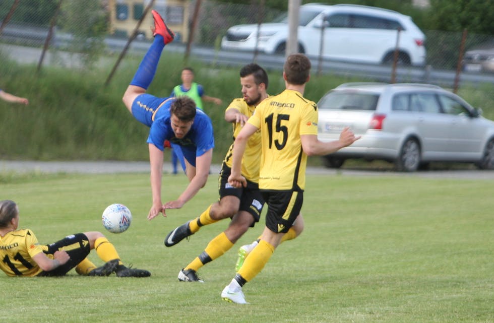 Slik ser det ut når Sivert Helgesen filmer i følge Tollak Emil Gismarvik. Foto: Alf-Einar Kvalavåg