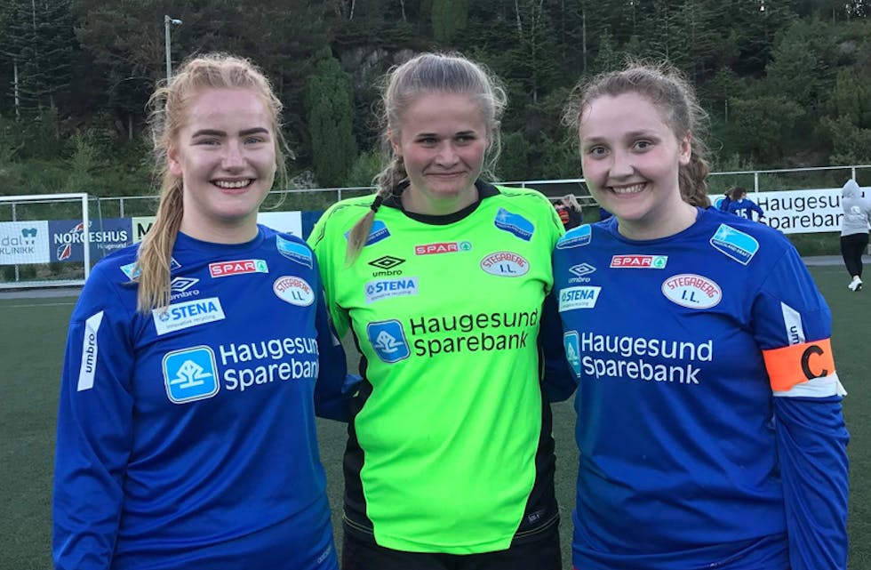 Målscorer kamilla Rasmussen (t.v.) en god keeper Oda Erland og kaptein Mia Thorvaldsen.