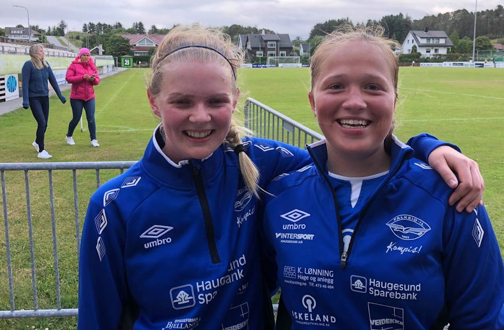 Forsvarsklipper fra Falkeid med god kontroll over Randaberg.
Fra venstre: Tonje K Medhaug og Julie Kaltveit. Foto: Olav Askeland