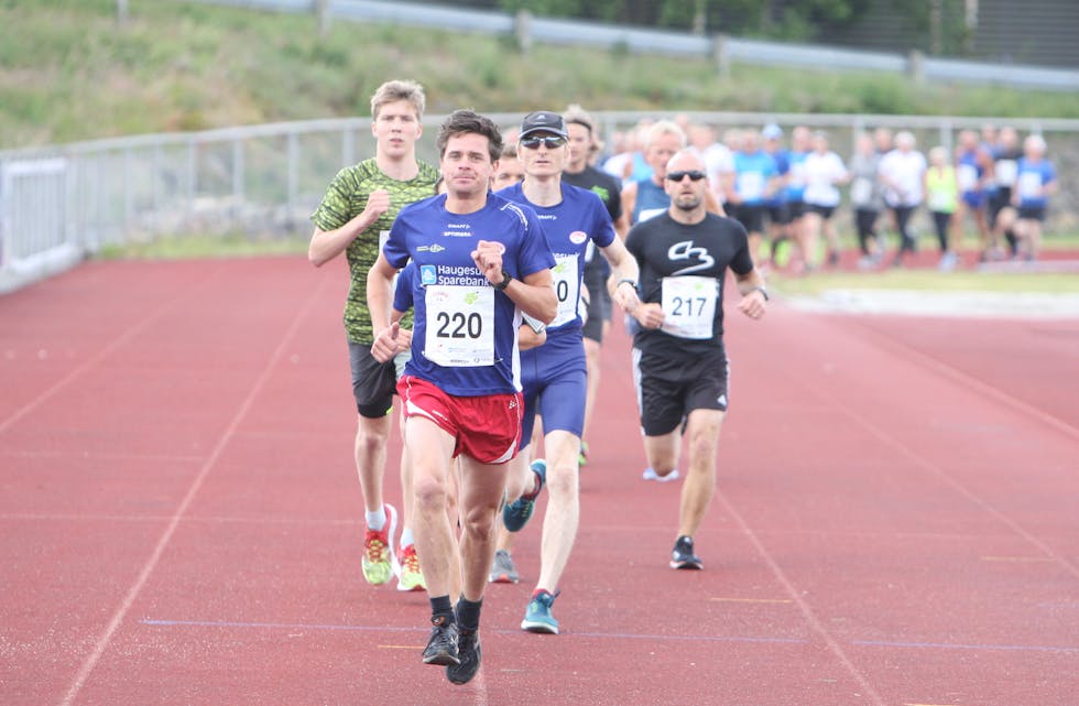 Hjemmehåpet Thomas Finshus i tet. Det ble til slutt en 2. plass. Foto: Joachim Kvalavåg