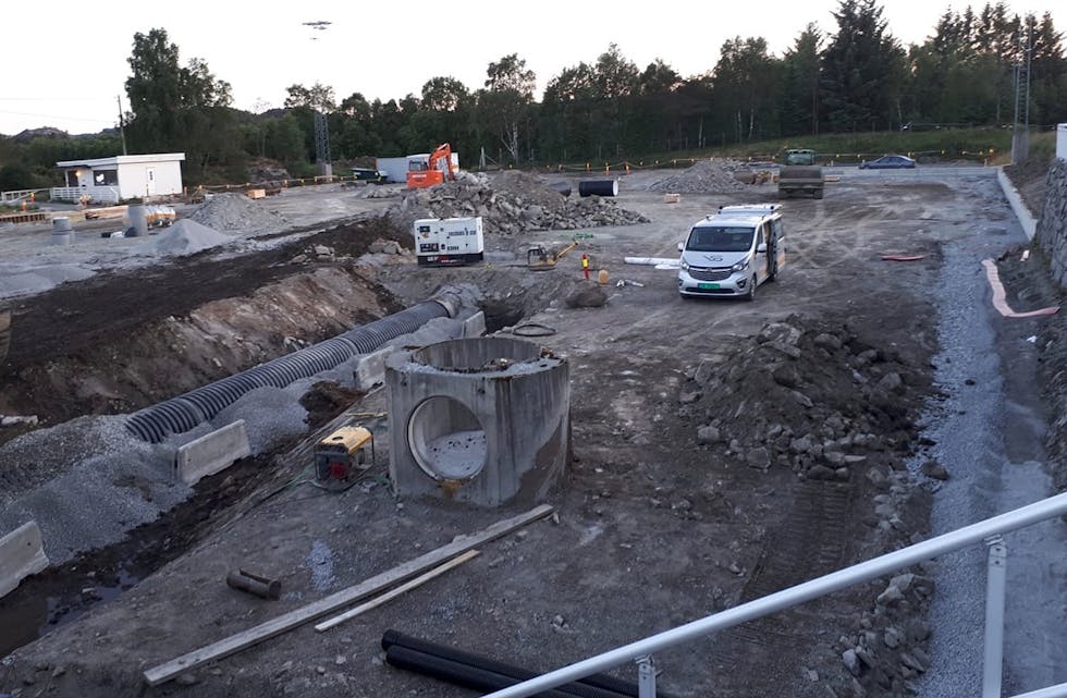 Det er «litt» arbeid igjen, men 15. august er det klart for fotball her. Foto: Stegaberg IL