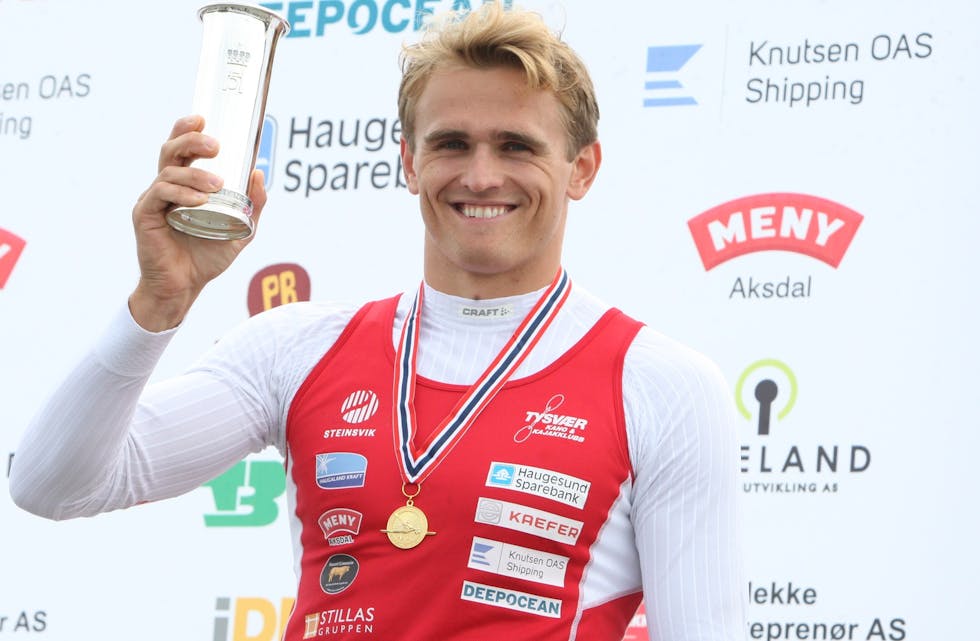 Kongepokal nummer tre til Lars Magne Ullvang, etter en spennende duell på K1 1000 meter på hjemmebane i Tysværvåg. Foto: Alf-Einar Kvalavåg
