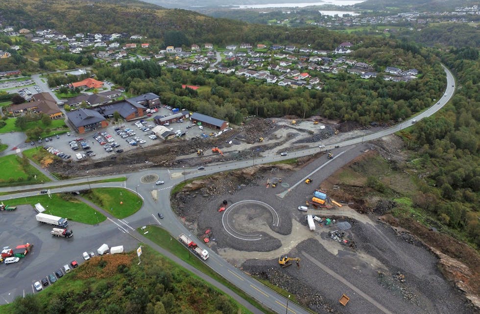Slik ser den nye rundkjøringen i Aksdal ut i dag 14. september. Foto: Åge Wee