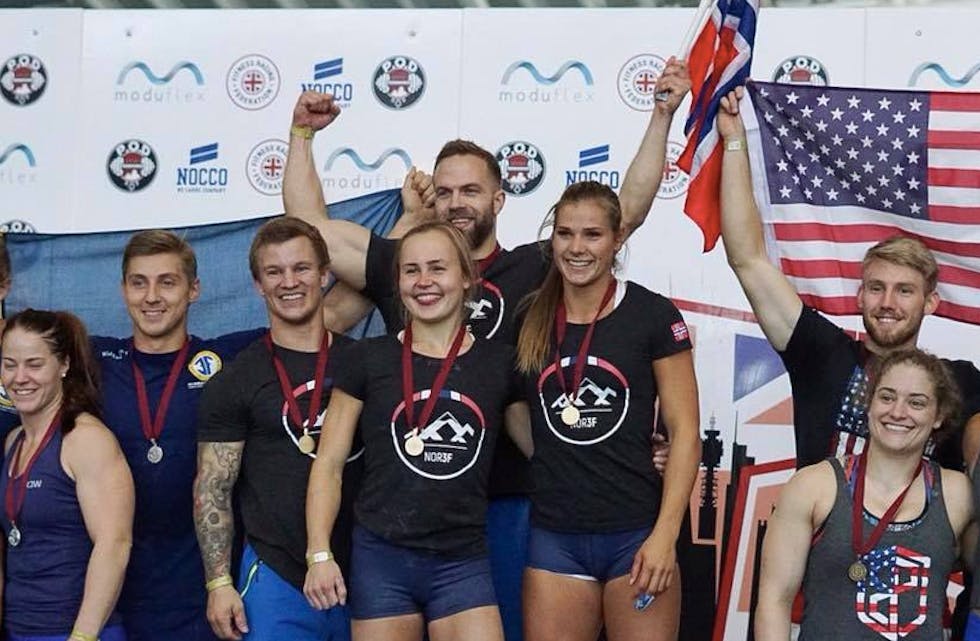 Sigleif Myklebust Ravnestad (bak) Anders Grønsund, Andrea Solberg, og Matilde Garnes vant VM-gull.