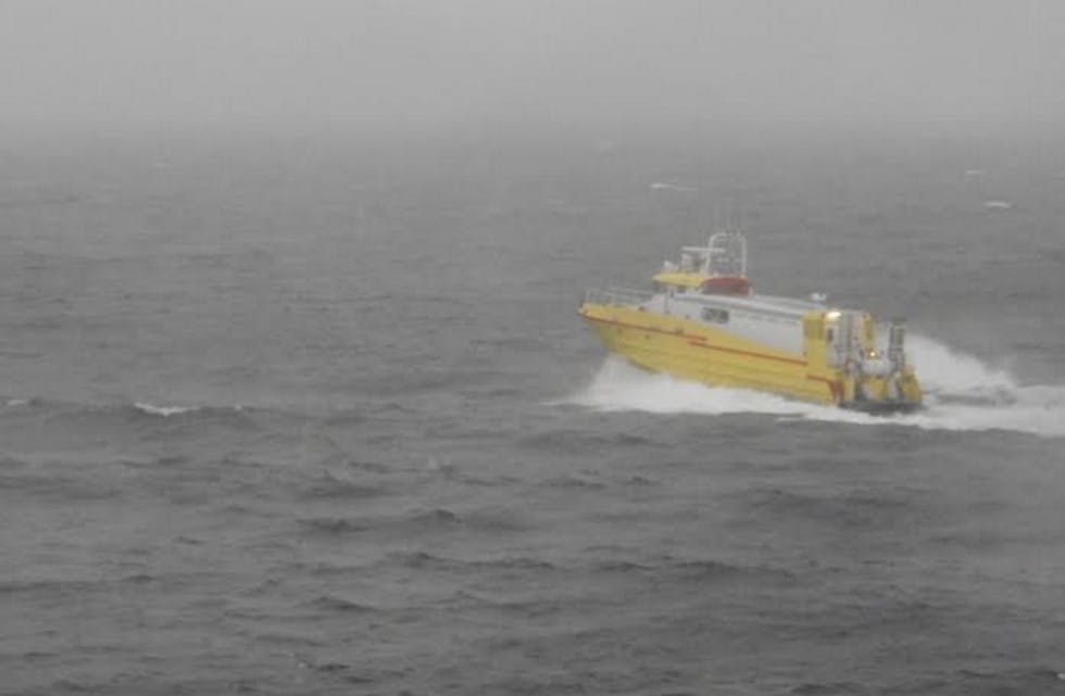 Det blir brukt redningsbåt i søket etter 40-åringen. Foto: Sigbjørn Linga
