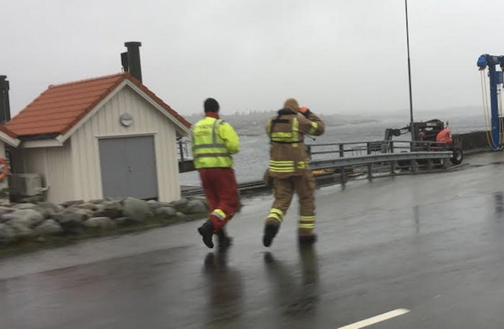 Været er nå tilfredstillende, men det blåser fortsatt kraftig fra sør. Foto: Sigbjørn Linga