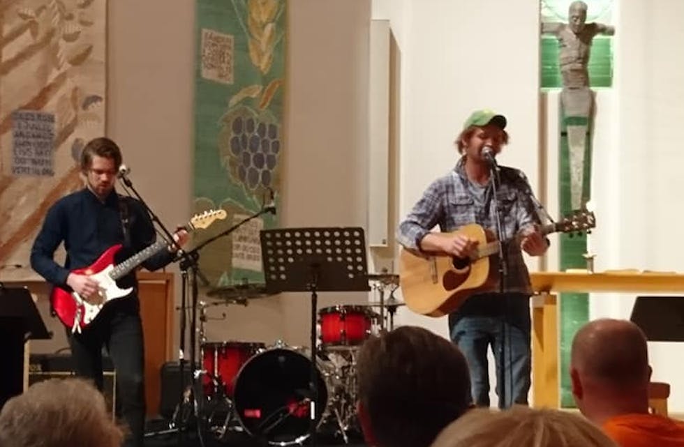 Kvednabekkjers var blant de som spilte i kirken på fredag. Foto: Aud Irene Eikemo