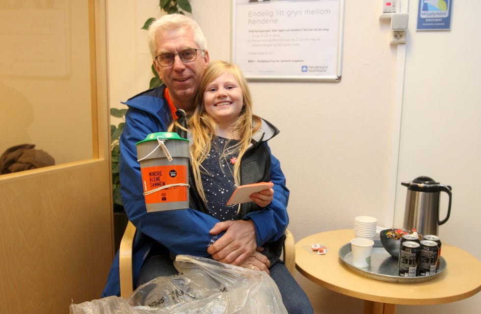 Åshild Serina og Kåre Åsheim tok turen til Aksdal med bøssene fra Skjoldastraumen.