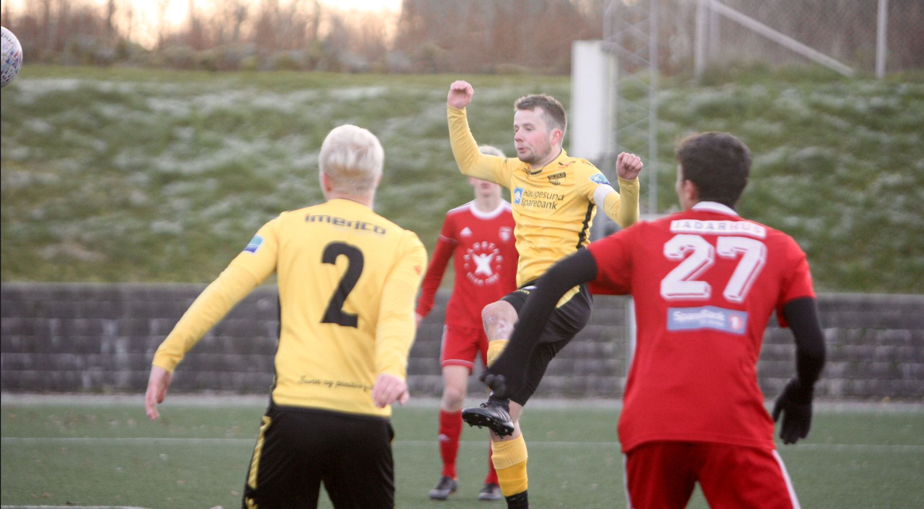 Sander Hettervik header inn 3-0, etter en retur fra et skudd fra Jonas Staurland (2). Foto: Alf-Einar Kvalavåg