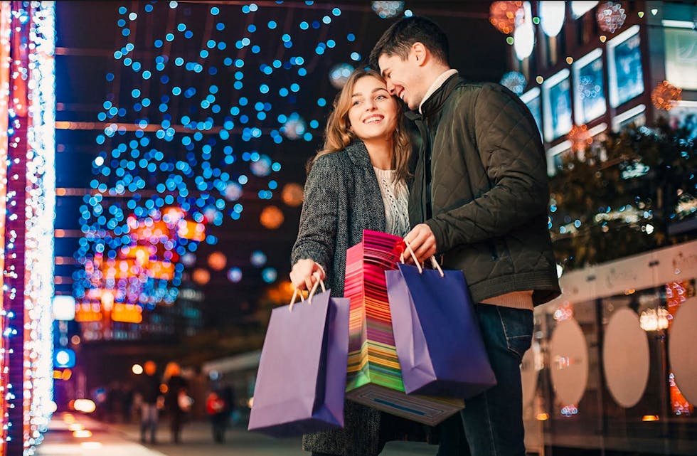 Mange handler fine julegaver i utlandet. Men det er lett å gå på en «smell». Foto: Colourbox