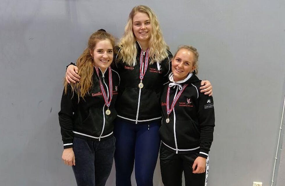 Gulljentene Senior: Kamilla Storstein Grønnestad, Anette Vårvik, Serina Eikemo Kallevik