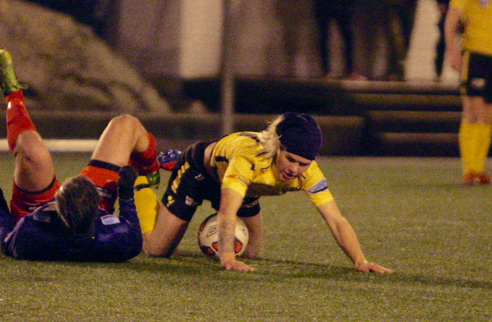 Christer Eriksen og Tollak Emil Gismarvik i duell i kampen som endte 1-1. Foto: Alf-Einar Kvalavåg